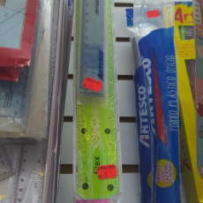 Regla de goma y plastico