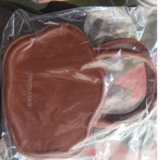 Cartera de mano y tira